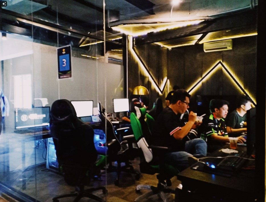 10 Gaming Cafe Jakarta untuk Para Gamers Sejati. 1 Gaming Cafe Jakarta