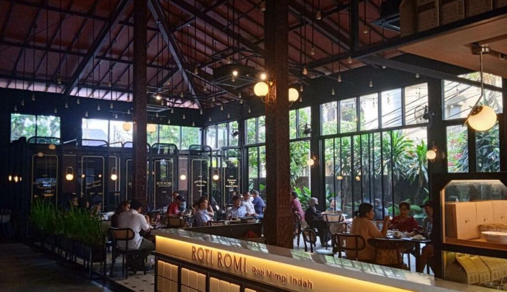 Rekomendasi 7 Cafe 24 Jam Di Jakarta Selatan, Yang Asyik Buat Nongkrong. 1 cafe 24 jam di Jakarta Selatan roti romi